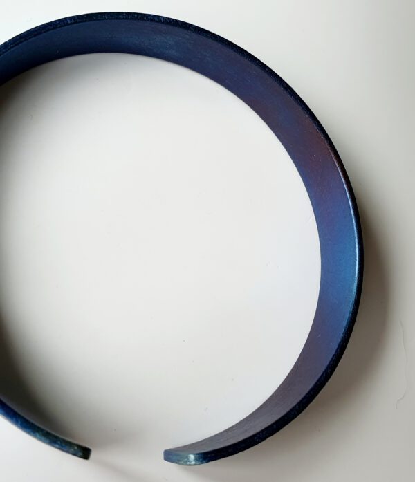 Titan Armreif Schmuck Blau violett farbverlauf