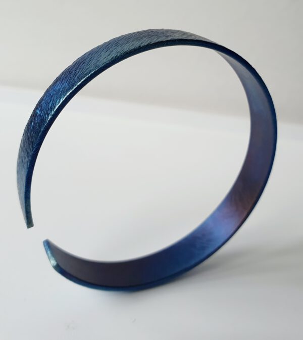 Titan Armreif Schmuck Blau violett farbverlauf