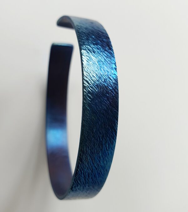 Titan Armreif Schmuck Blau violett farbverlauf