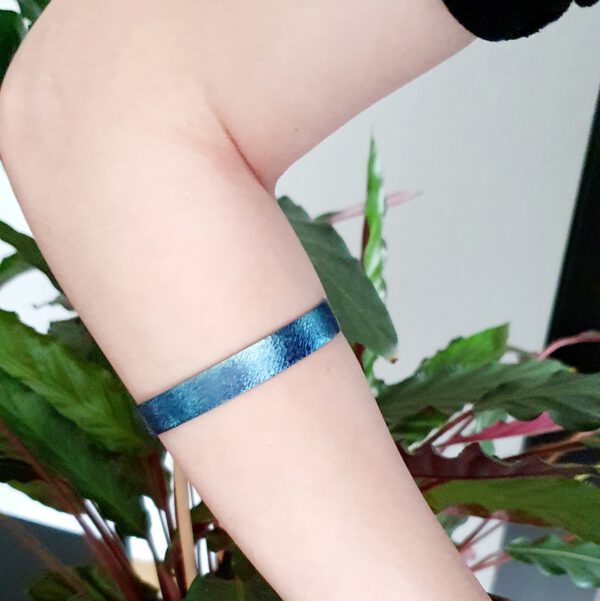 Titan Armreif Schmuck Blau violett farbverlauf