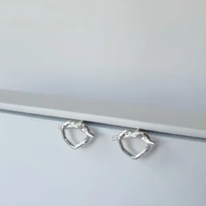 Zarte Herz-Ohrstecker aus 925 Silber