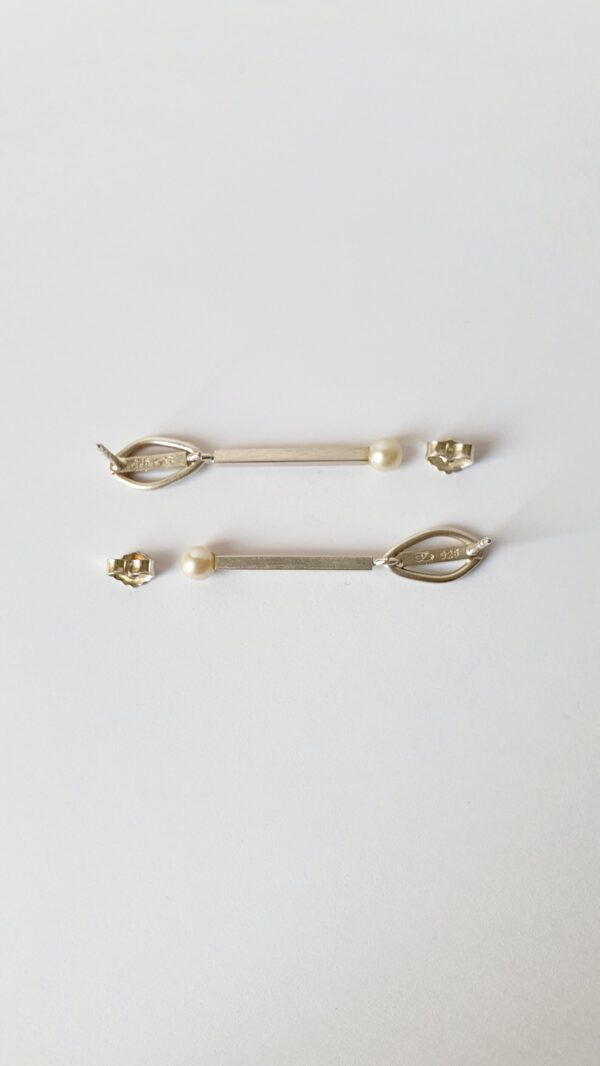 Elegante Silber-Ohrstecker mit echten Perlen