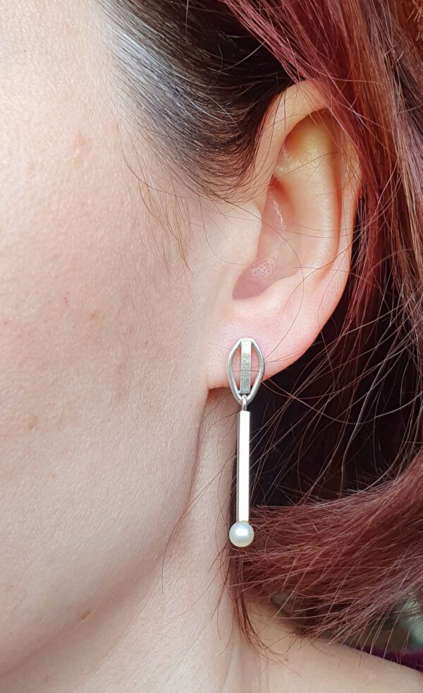Elegante Silber-Ohrstecker mit echten Perlen