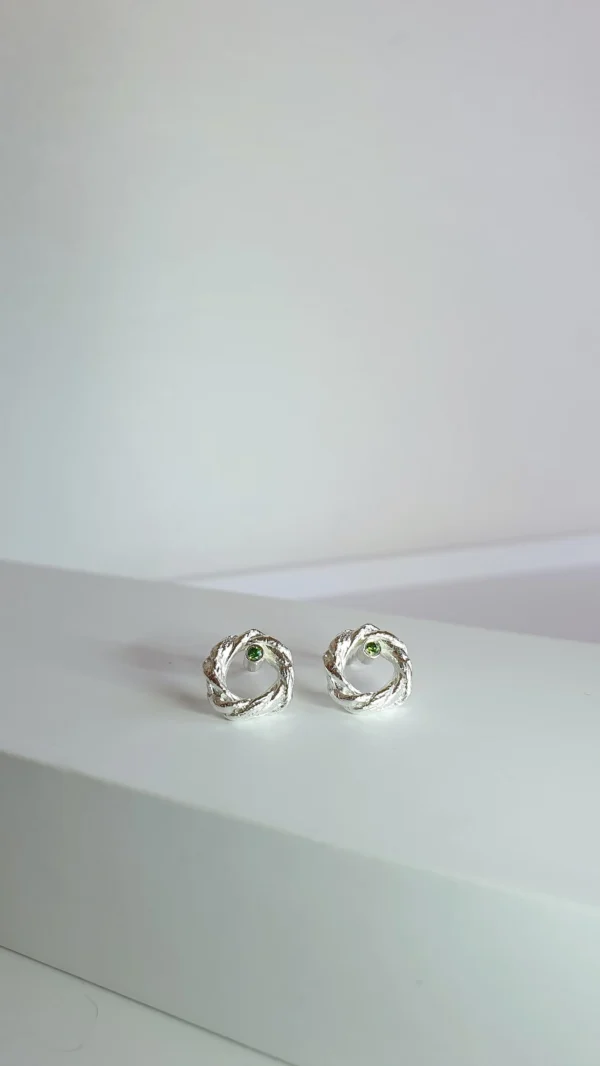 Kreisförmige Ohrstecker aus 925 Silber mit Brillanten