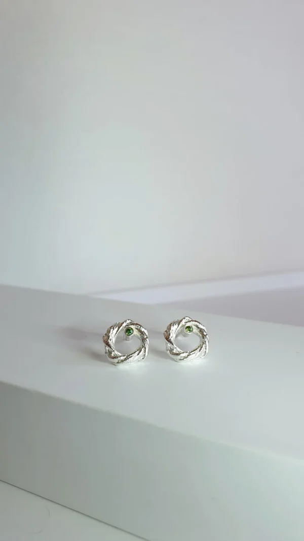 Kreisförmige Ohrstecker aus 925 Silber mit Brillanten