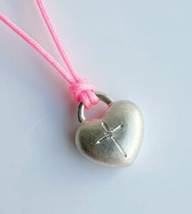 Silber Herz Anhänger mit Kreuz Gravur und Brillant in weiß