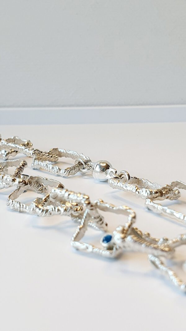 Design Halskette Silber 925 – viereckige Gliederkette mit Kaschmir Topas, handgemacht & minimalistisch
