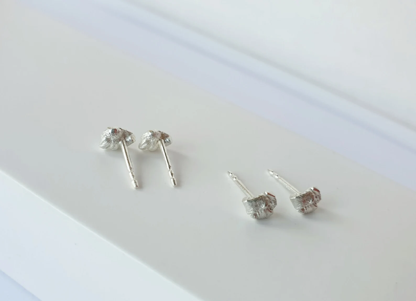 Zierliche Knoten-Ohrstecker aus 925 Silber – Minimalistisch, Zeitlos & Auch für Kinder Geeignet