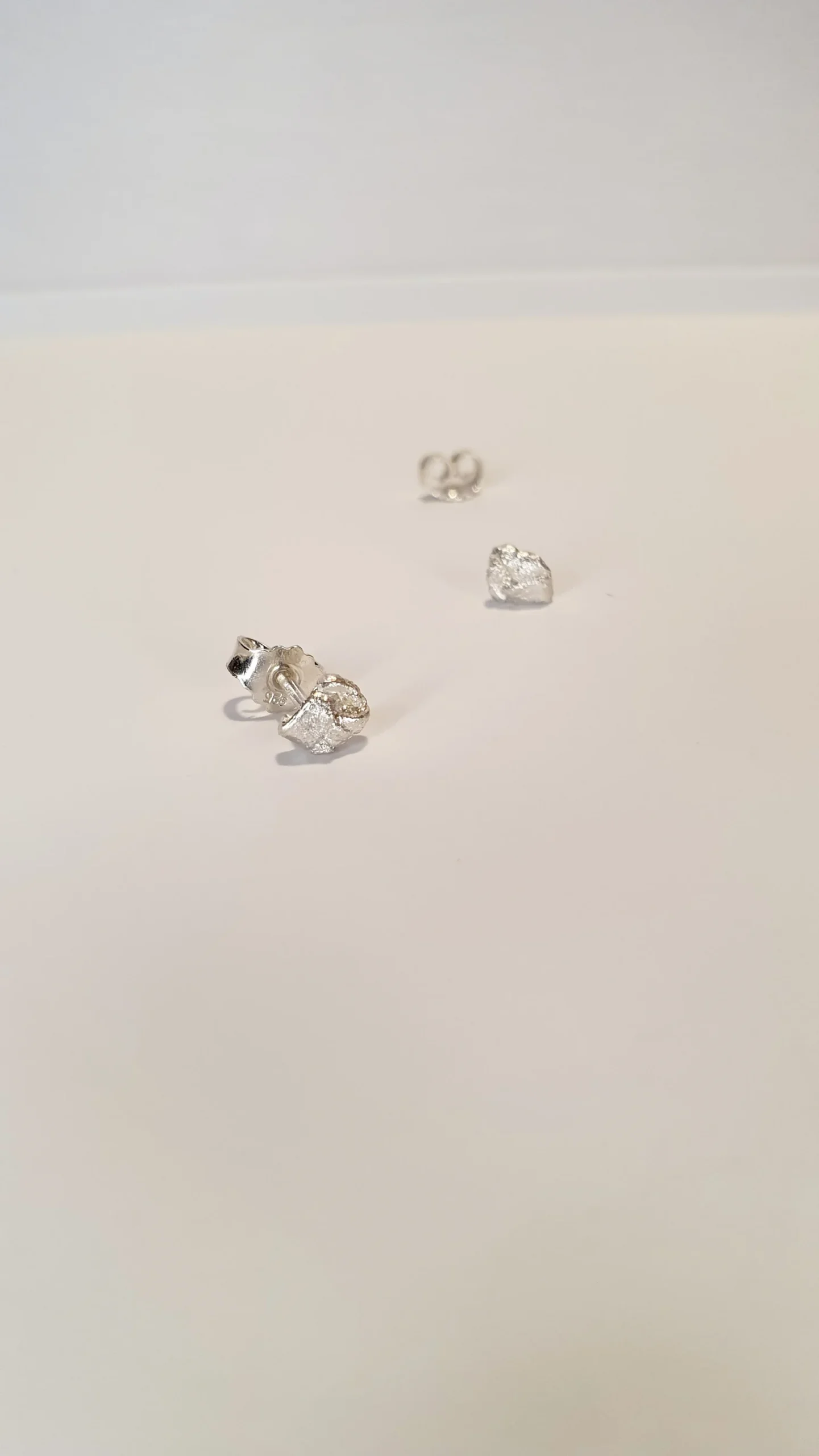 Zierliche Knoten-Ohrstecker aus 925 Silber – Minimalistisch, Zeitlos & Auch für Kinder Geeignet