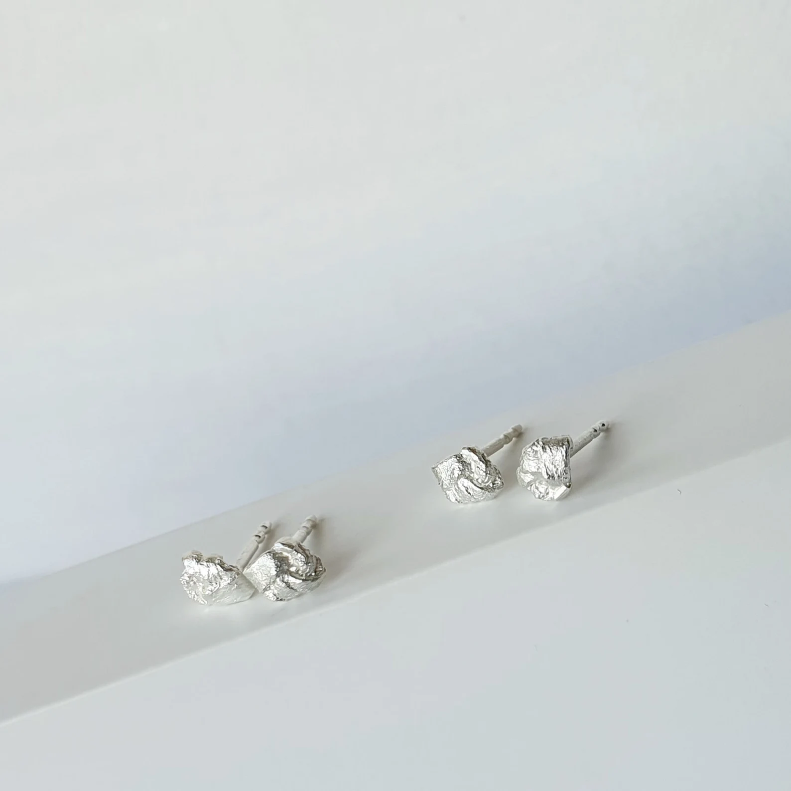 Zierliche Knoten-Ohrstecker aus 925 Silber – Minimalistisch, Zeitlos & Auch für Kinder Geeignet