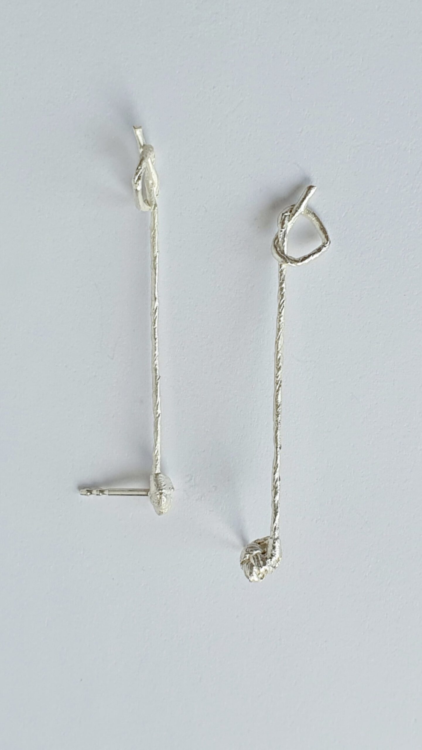 Liebesband Ohrstecker aus 925 Silber Romantische Herzohrringe Handgemachter Silberschmuck Geschenkidee