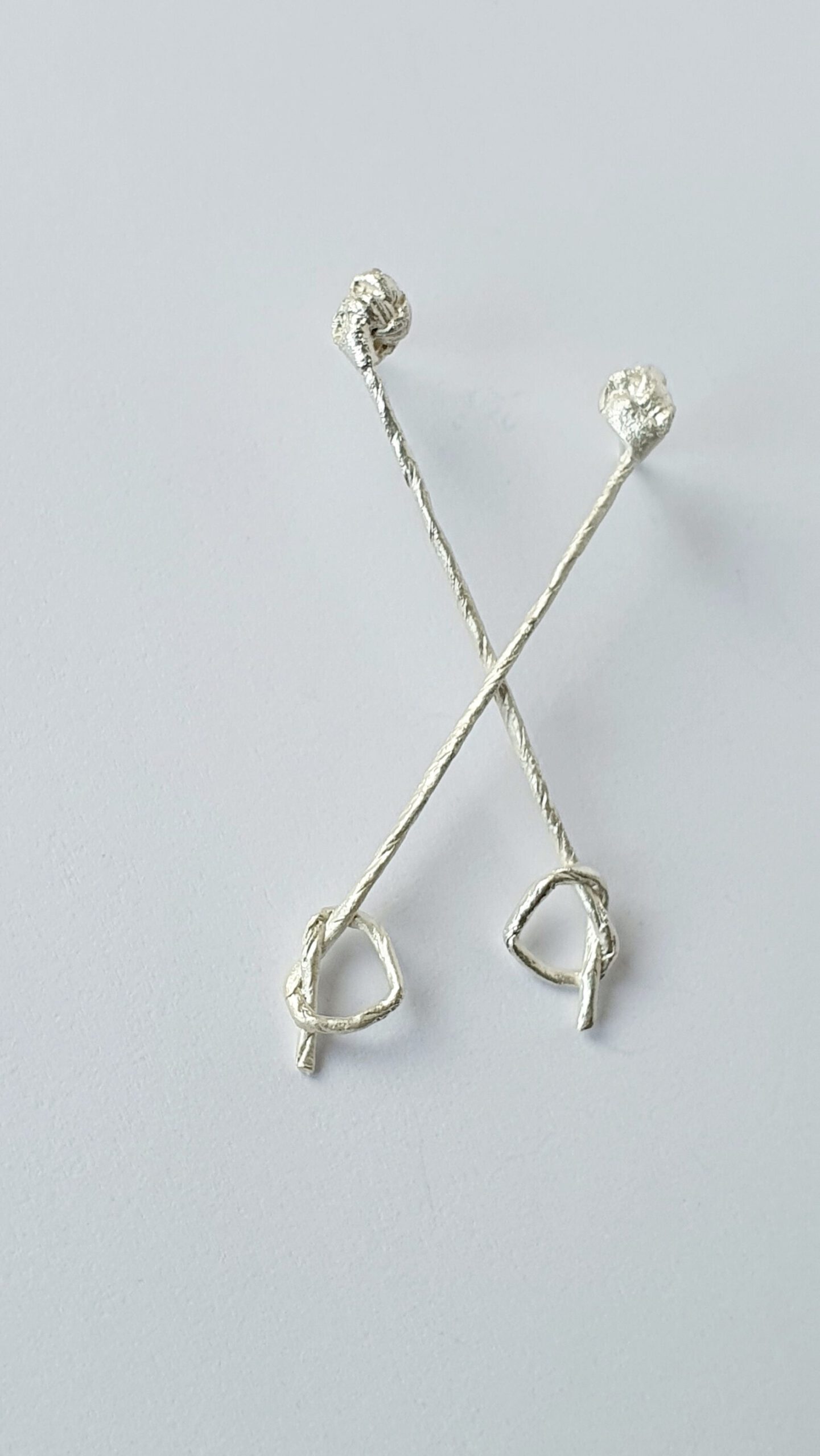 Liebesband Ohrstecker aus 925 Silber Romantische Herzohrringe Handgemachter Silberschmuck Geschenkidee